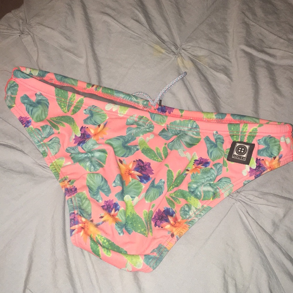 Jolyn Tao Bottom